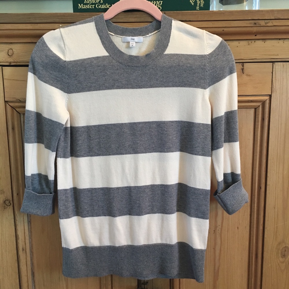 GAP sweater